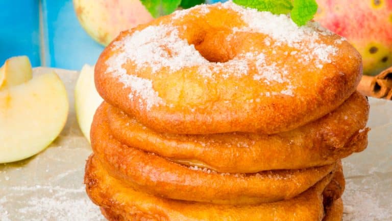 Un délice sans friture : découvrez les beignets aux poires cuits au four pour un goûter parfait