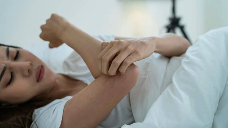 Vous vous demandez combien de fois un moustique peut vous piquer pendant votre sommeil ? Découvrez la réponse surprenante et comment y faire face !
