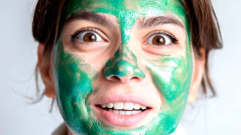 Découvrez comment créer un masque anti-âge naturel qui revitalisera votre peau sans vous ruiner
